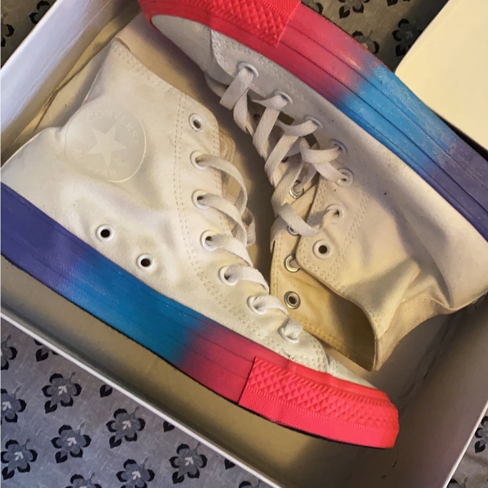 Convers 🥰 only worn once